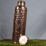 Copper Serenity – Die Kupferflasche mit zeitlosem Design und unempfindlichem Hammerschlag.