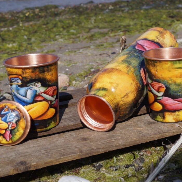Kupferflasche mit zwei Bechern